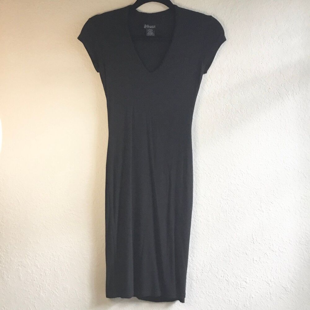 Classic little black dress v neck short sleeve super stretchy closet staple S